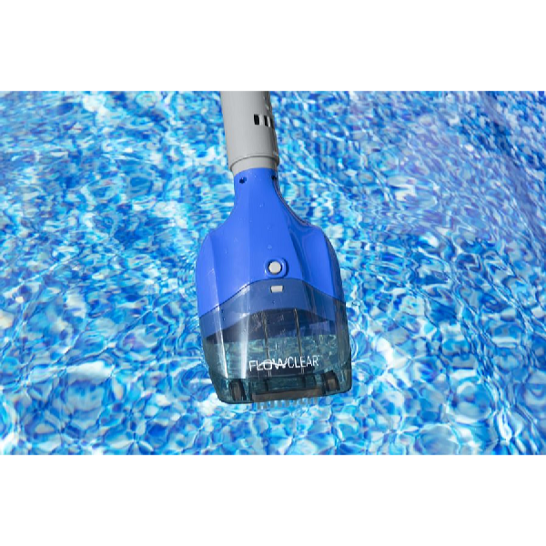58648_vysavac_bazenovy_aqua-tech_voda.jpg